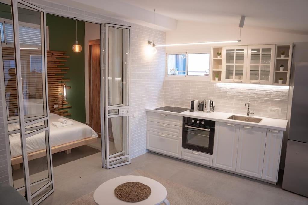דירת גן מדהימה בלב נווה צדק Holiday home Tel Aviv